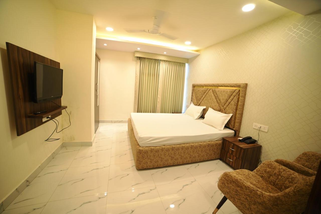 Ovel Hotel Ludhiana Bagian luar foto